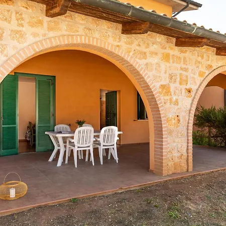 Isa-residence With Swimming Pool Surrounded By Greenery Just 5 Minutes From Apartmanhotel