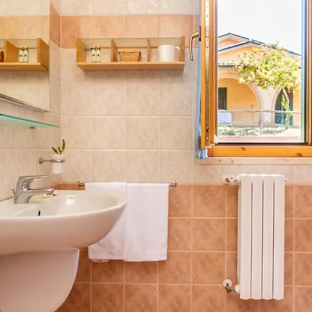 Apartmanhotel Isa-residence With Swimming Pool Surrounded By Greenery Just 5 Minutes From Massa Marittima